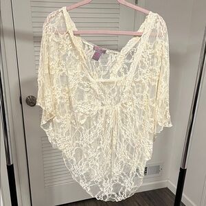 Ultra cream Lace Top in Cream
